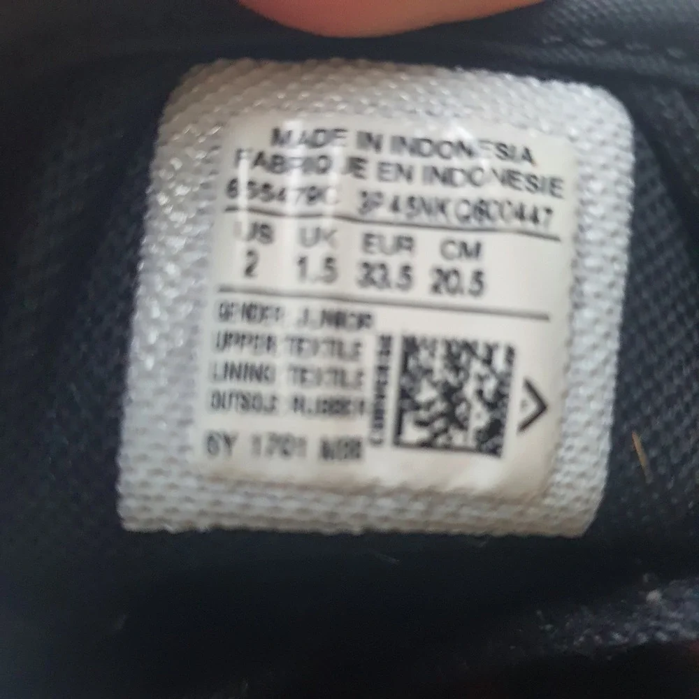 Converse Sz 2 Chuck Taylor All Star High Black Sneakers Kids Youth Unisex Shoes‎